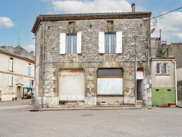 Commercial premises with accommodation 200m² Bourg de Visa