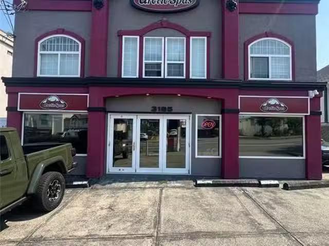 Commercial property for sale in Victoria, 3185 Quadra St, 1028.