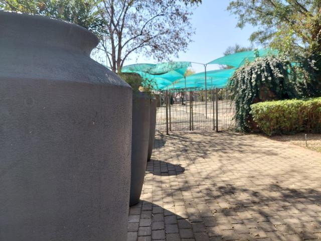 Commercial Property in Menlo Park To Rent