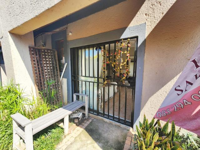 Commercial Property in Moreleta Park To Rent