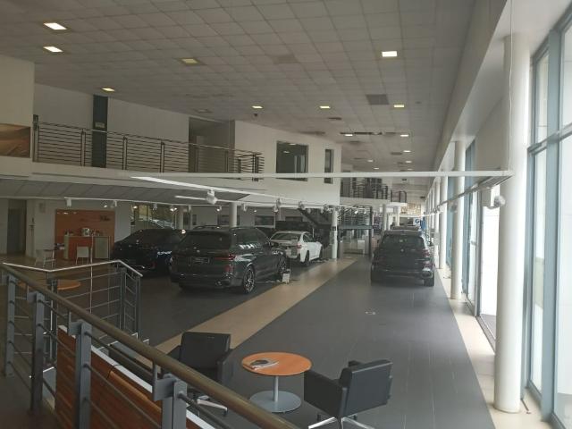 Commercial Property in Nirvana To Rent