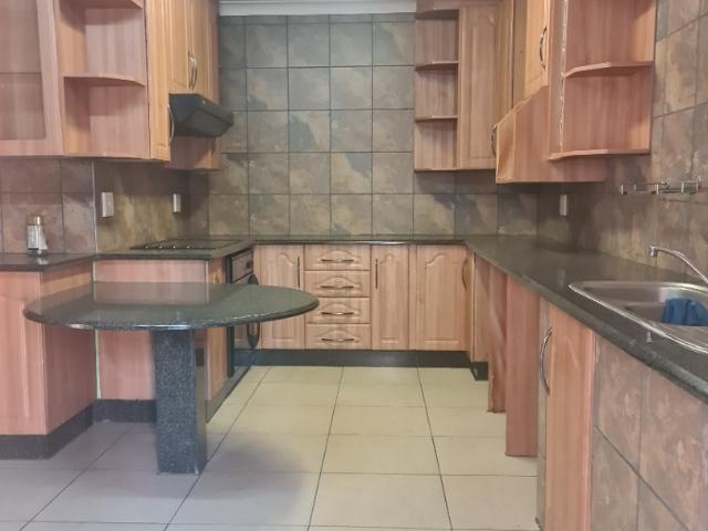 Commercial Property in Northmead To Rent