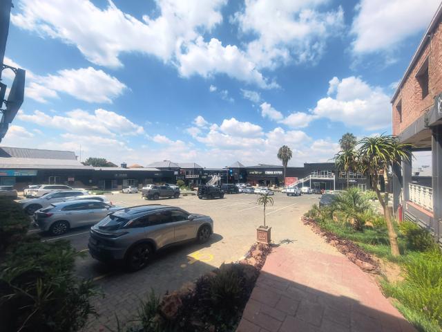 Commercial Property in Northwold To Rent