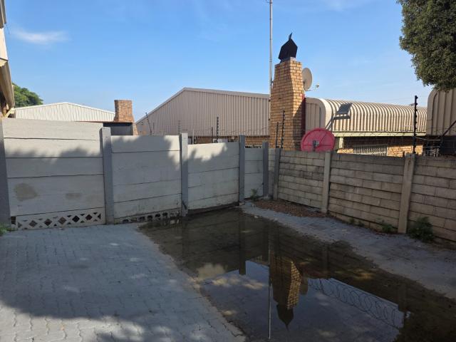 Commercial Property in Oos Einde To Rent