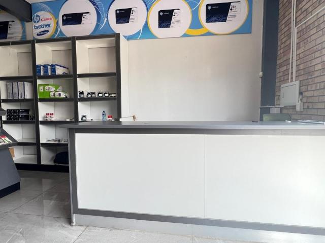 Commercial Property in Ormonde To Rent
