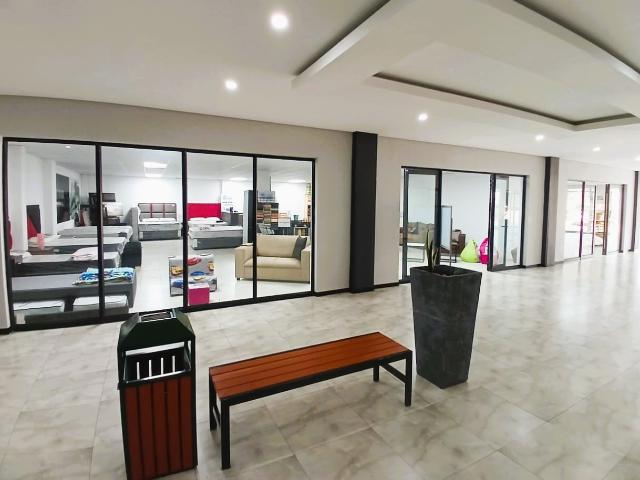 Commercial Property in Alberante To Rent