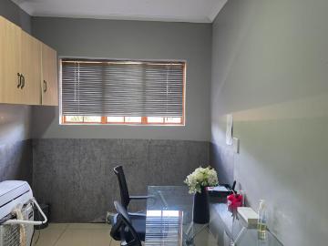 Commercial Property in Aquapark To Rent