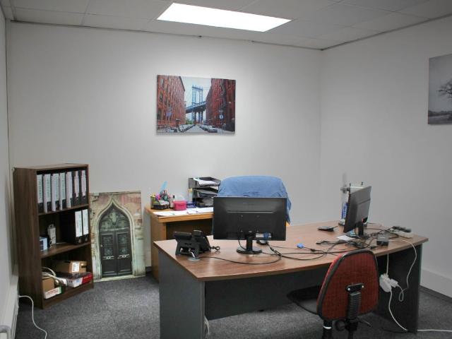 Commercial Property in Bellville Central To Rent