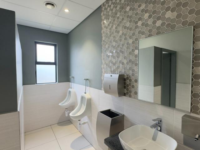 Commercial Property in Bendor To Rent