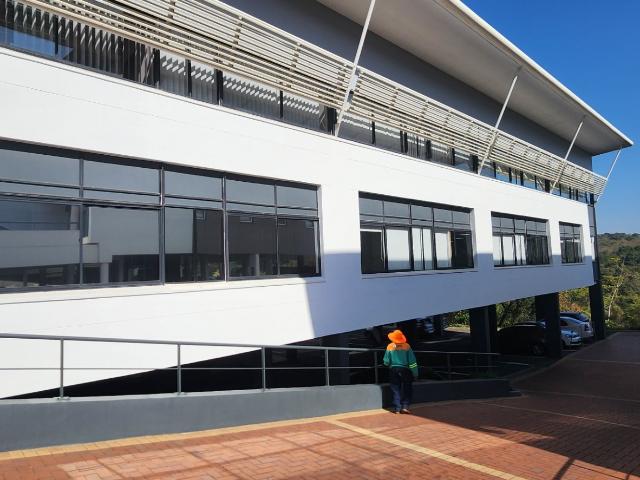 Commercial Property in Beverley Hills To Rent