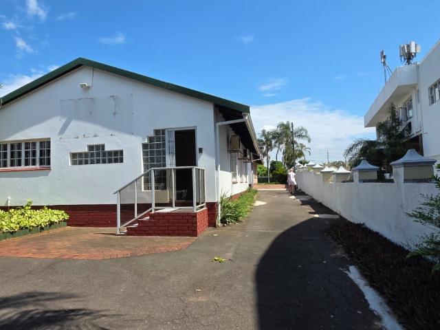 Commercial Property in Bluff To Rent