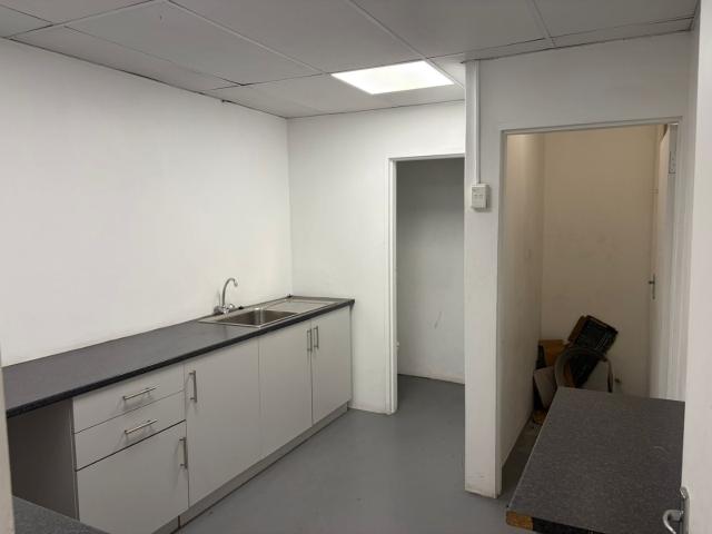 Commercial Property in Bo Oakdale To Rent