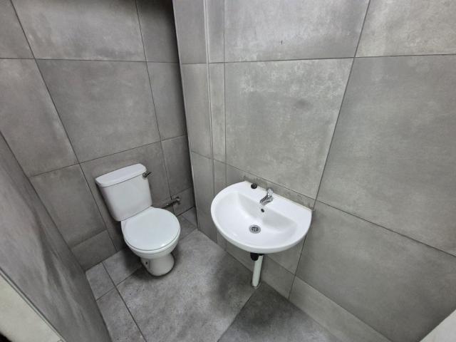 Commercial Property in Crown Gardens To Rent
