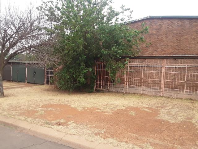 Commercial Property in Dunnottar For Sale