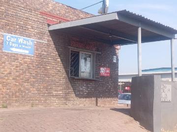 Commercial Property in Daspoort For Sale