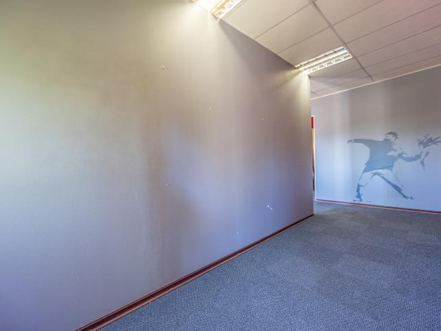 Commercial Property in Die Hoewes To Rent