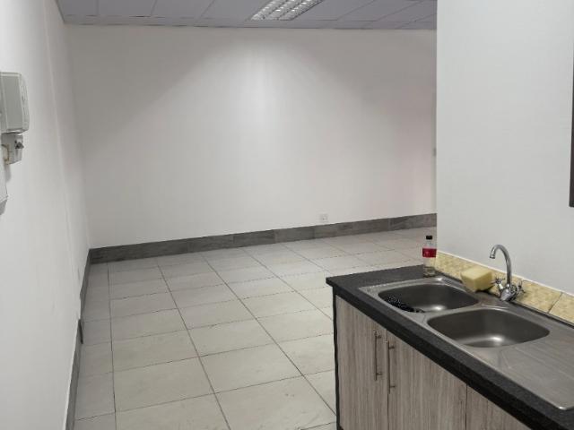 Commercial Property in Edenvale Central To Rent