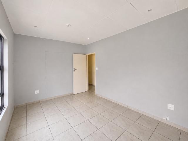 Commercial Property in Eldoraigne To Rent