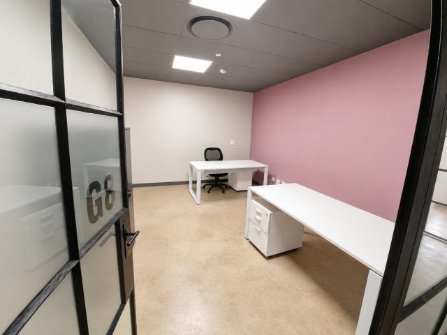 Commercial Property in Faerie Glen To Rent