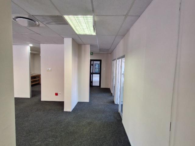 Commercial Property in Faerie Glen To Rent