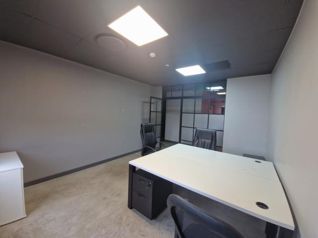 Commercial Property in Faerie Glen To Rent