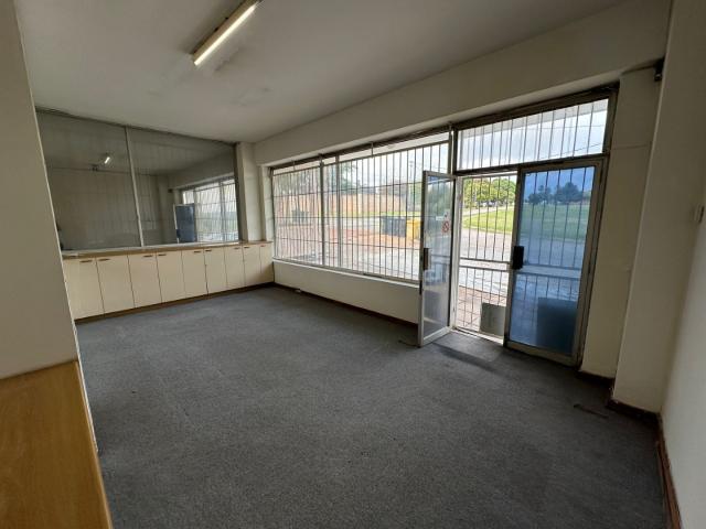 Commercial Property in Floracliffe To Rent