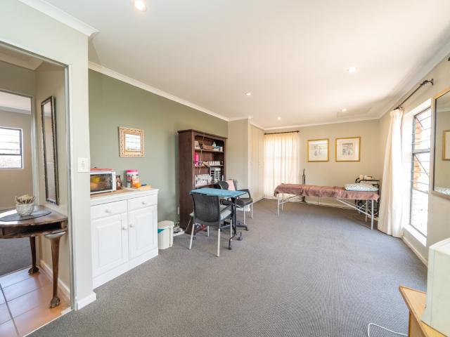 Commercial Property in Glenvista For Sale