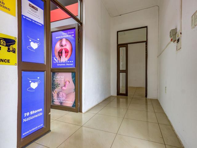 Commercial Property in Glen Marais For Sale