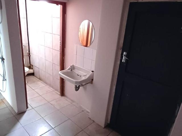 Commercial Property in Greenfields To Rent