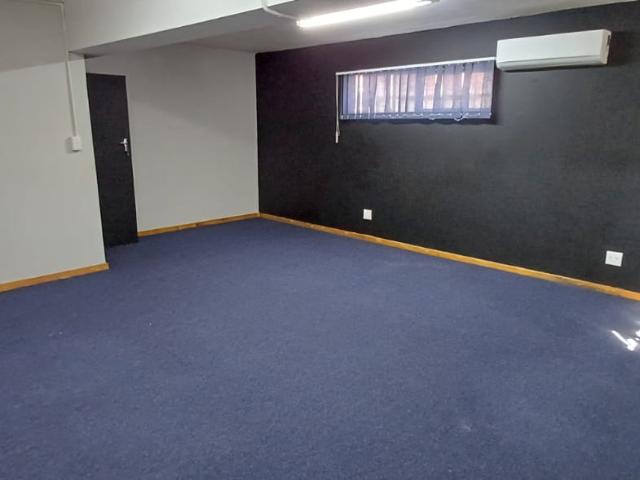Commercial Property in Greenfields To Rent