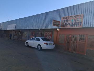 Apartment for sale in Lekwa-Teemane Local Municipality - Parking