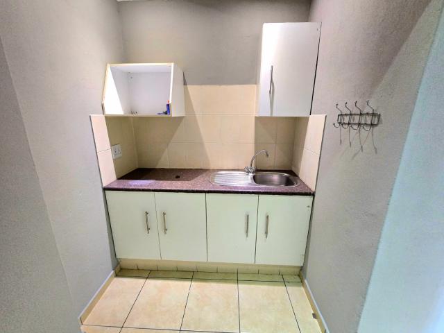 Commercial Property in Helderkruin To Rent