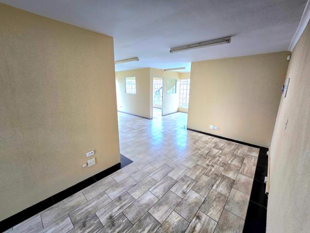 Commercial Property in Helderkruin To Rent
