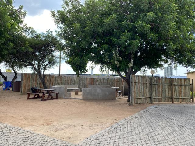 Commercial Property in Ivy Park For Sale