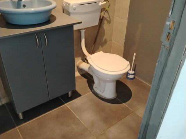 Commercial Property in Isandovale To Rent