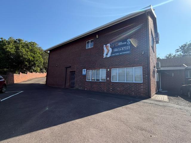 Commercial Property in Kloof To Rent