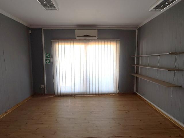 Commercial Property in Ladine To Rent