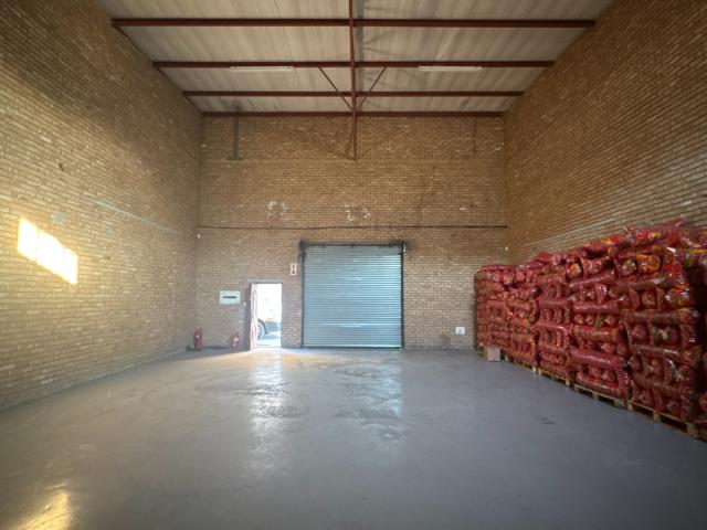 Commercial Property in Ladine To Rent