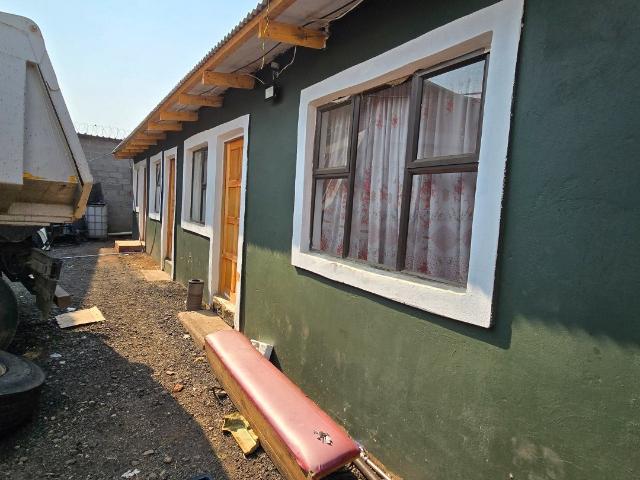Commercial Property in Plessislaer For Sale