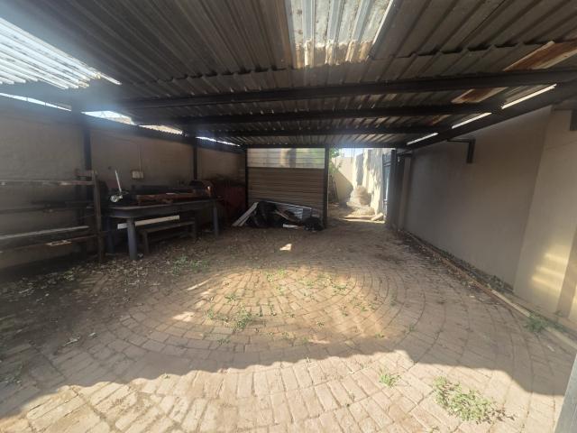 Commercial Property in Primrose To Rent