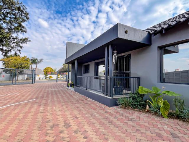 Commercial Property in Randhart To Rent
