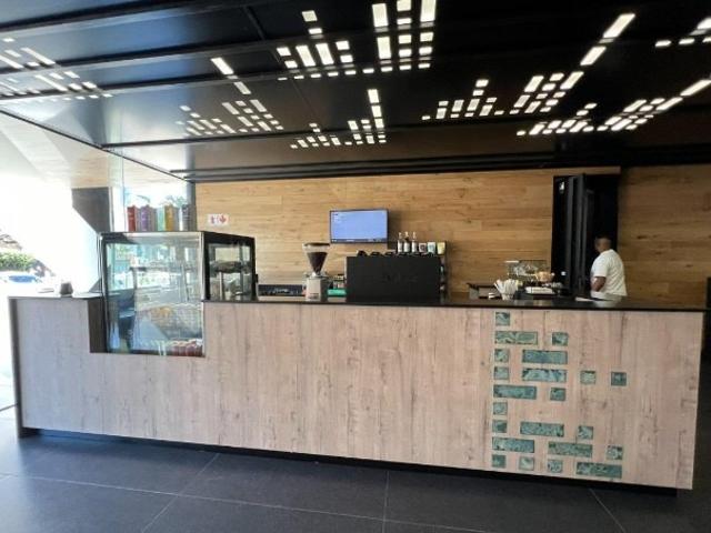 Commercial Property in Sandown To Rent