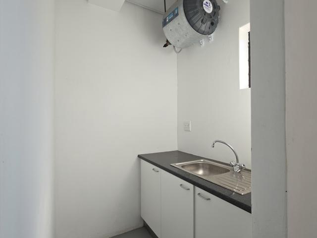 Commercial Property in Southernwood To Rent