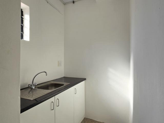Commercial Property in Southernwood To Rent