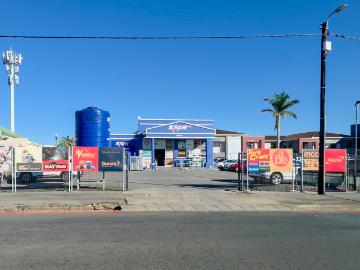 Commercial Property in Vincent For Sale