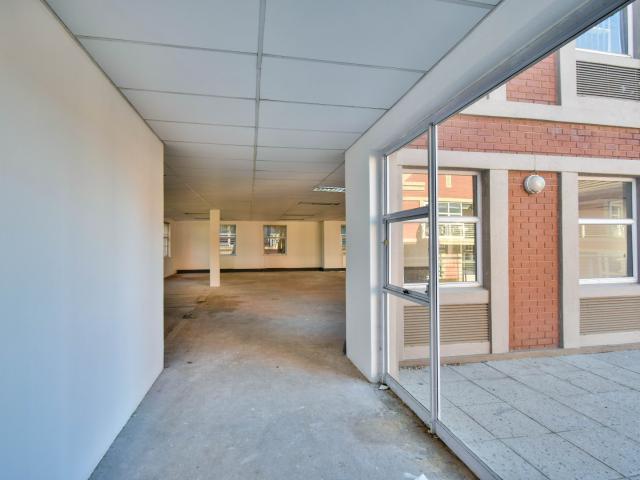 Commercial Property in Waterfall To Rent