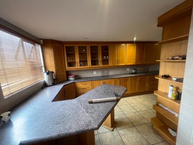 Commercial Property in Waterkloof Ridge To Rent