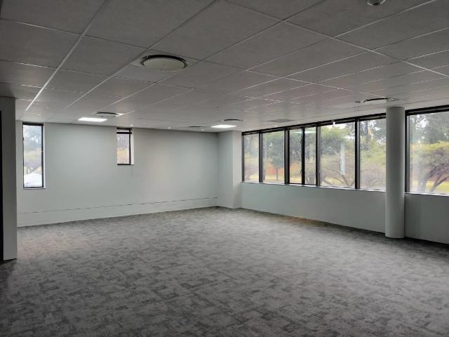 Commercial Property in Woodmead To Rent