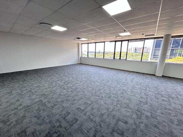 Commercial Property in Woodmead To Rent