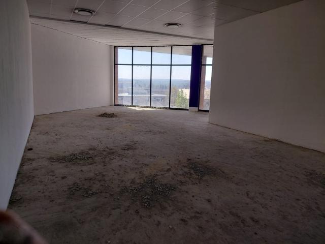 Commercial Property in Zwartkop To Rent